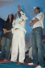 Celina Jaitley, Shreyas Talpade support Anna Hazare in Azad Maidan on 21st Aug 2011 (43).JPG